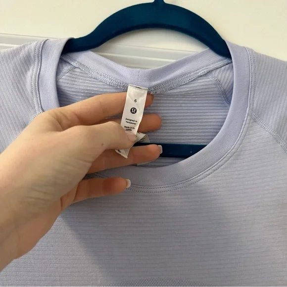 Like new Lululemon Swiflty Tech SS - Picture 2 of 3